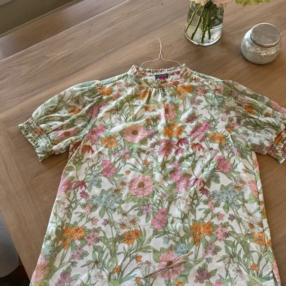 Vince Camuto Verona Garden PUFF sleeve blouse - Picture 8 of 10